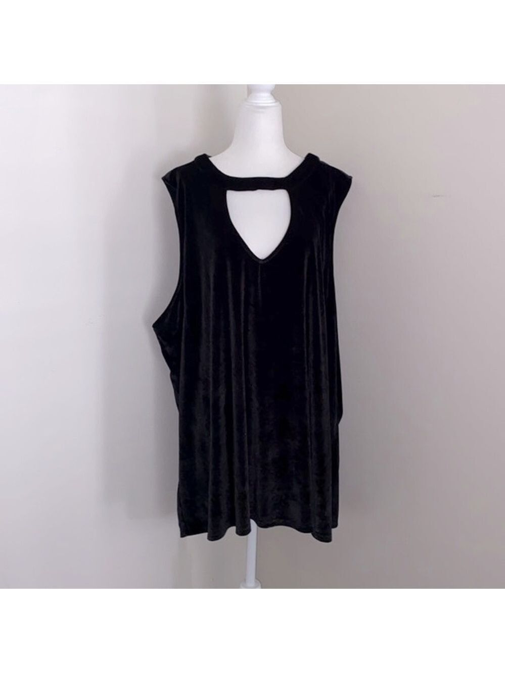 Torrid black velvet sleeveless dress top